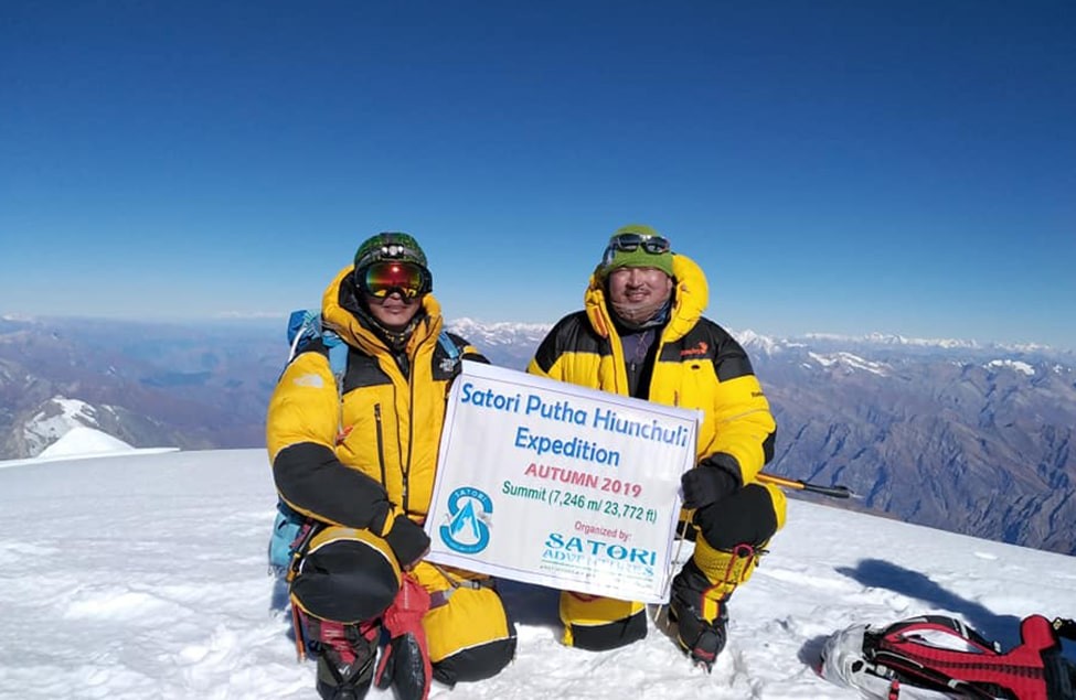 Putha Hiunchuli Summit